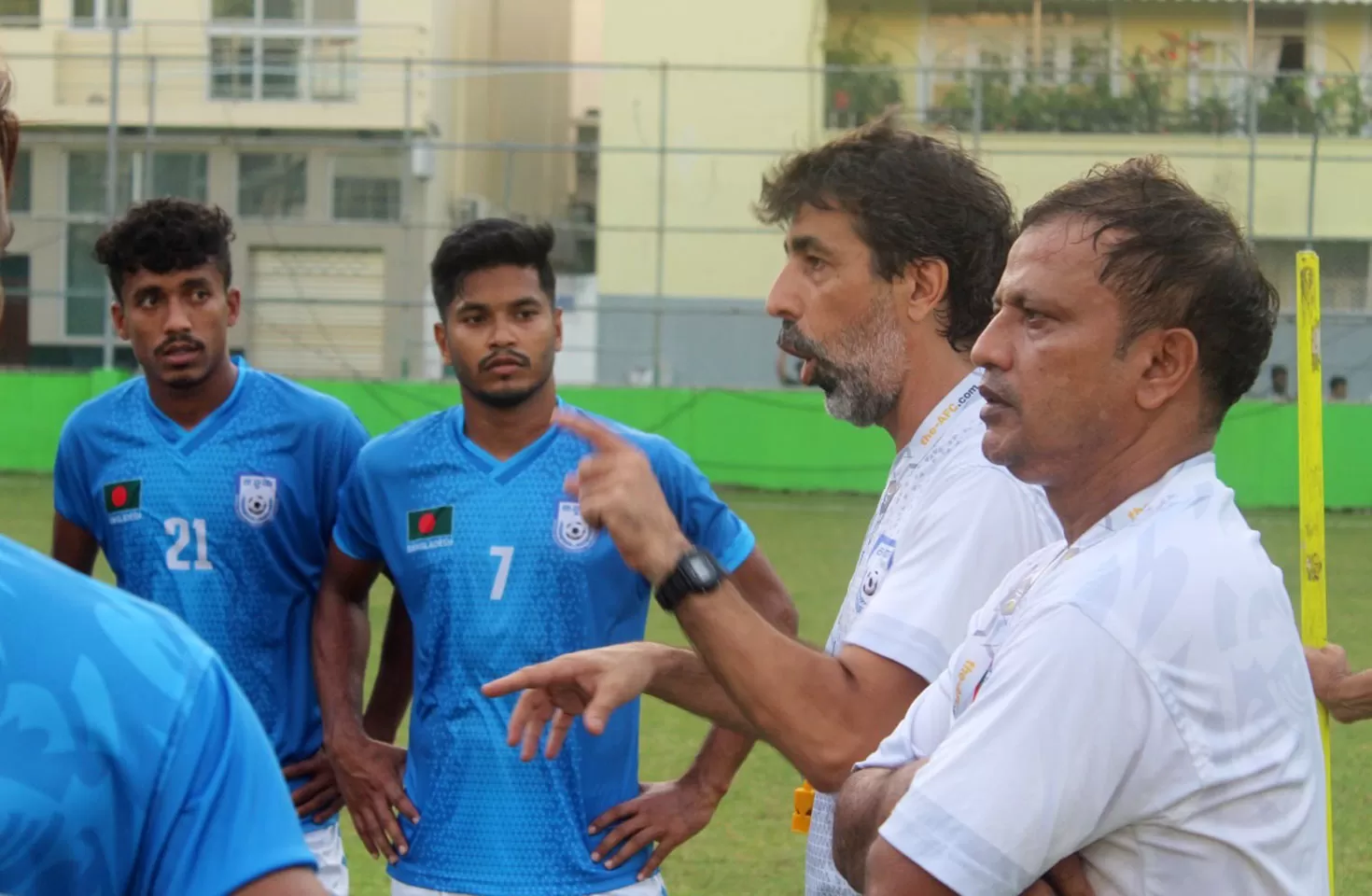 ডিফেন্স-নয়-অ্যাটাকে-মনোযোগ-বেশি-বাংলাদেশের