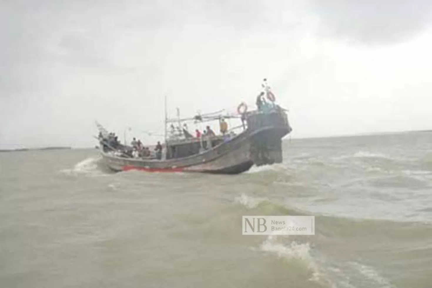 বরগুনায় ট্রলারডুবি: ৩ মরদেহ উদ্ধার