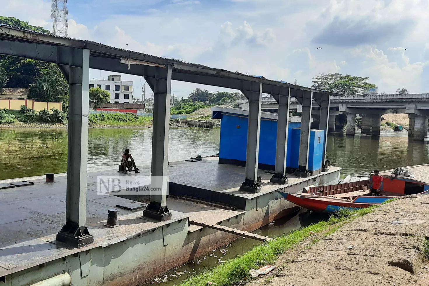 ছাত্রলীগ নেতার বাধায় বন্ধ পন্টুন স্থাপন