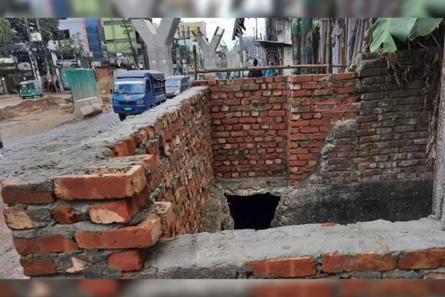 এবার সেই নালায় ইটের দেয়াল 