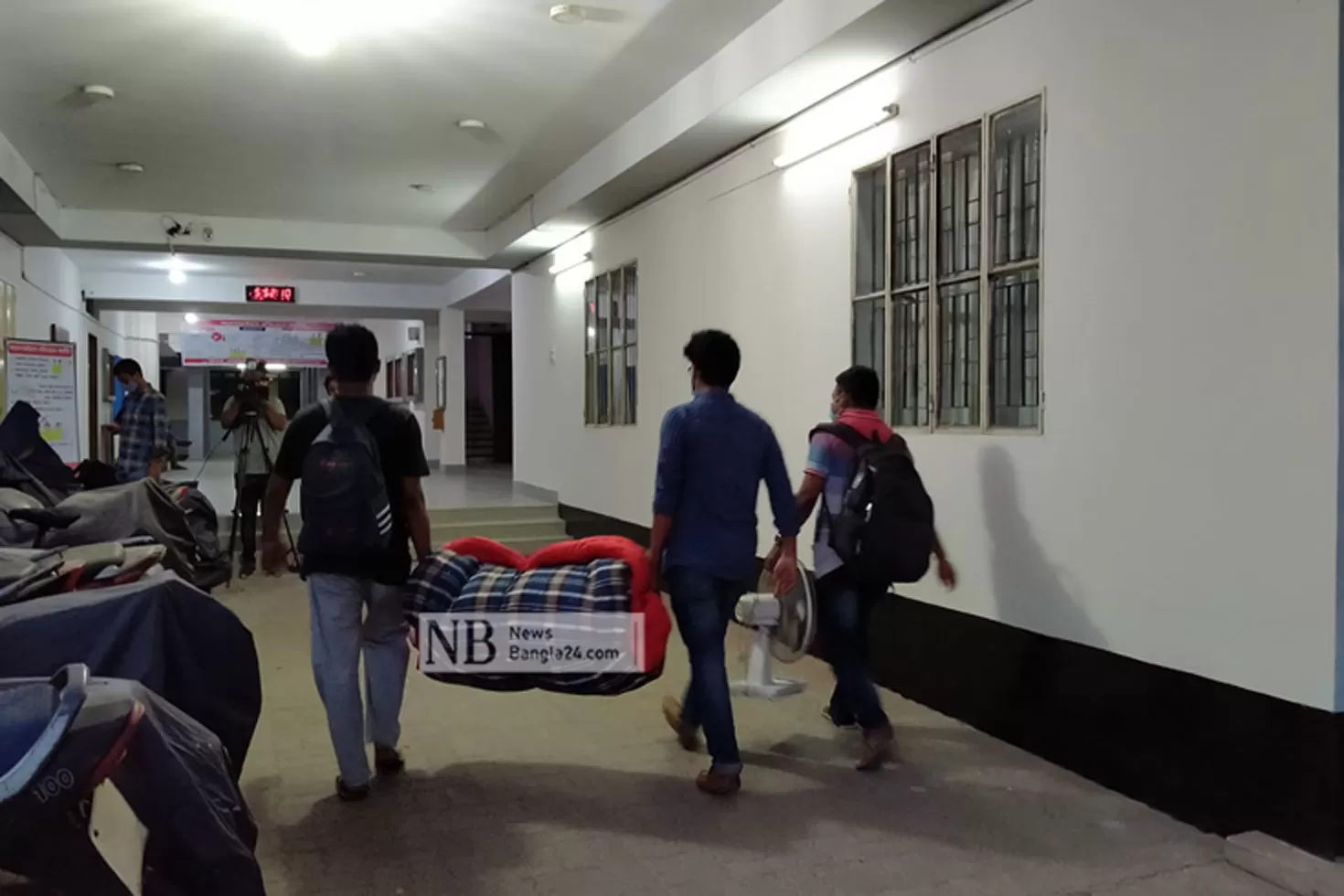 জোর-করে-হলে-ওঠা-ঢাবি-ছাত্রদের-বিরুদ্ধে-ব্যবস্থার-সিদ্ধান্ত