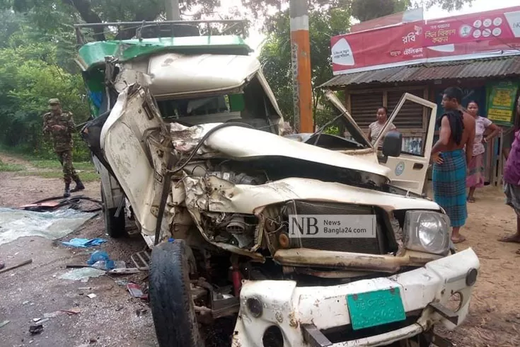বাস-পিকআপের সংঘর্ষ পুলিশ সদস্যসহ আহত ৬