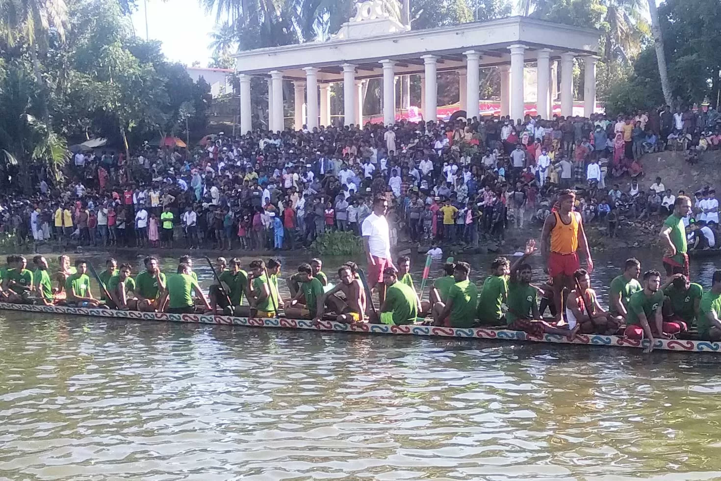 চিত্রায় নৌকাবাইচ ঘিরে উৎসব