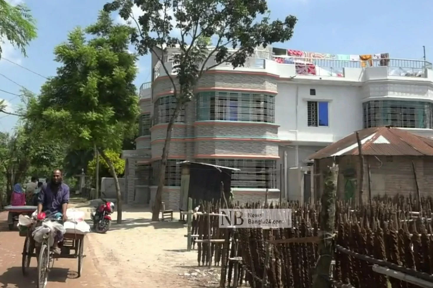 ইমোতে প্রতারক চক্রের ‘সদর দপ্তর’ নাটোরের বিলমাড়িয়া