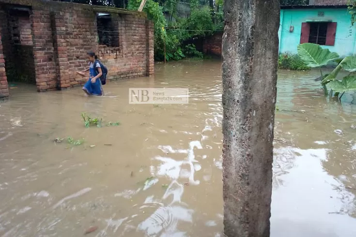 ২-ঘণ্টার-বৃষ্টিতে-ডুবল-সড়ক