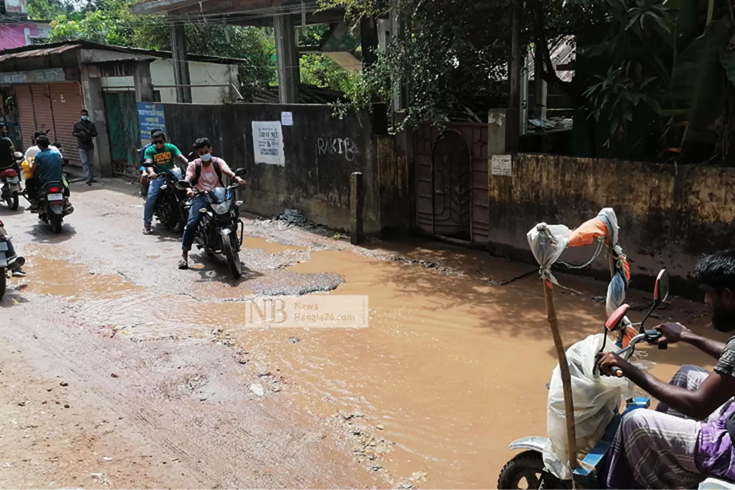 সংস্কারের বছর না ঘুরতেই বেহাল সড়ক