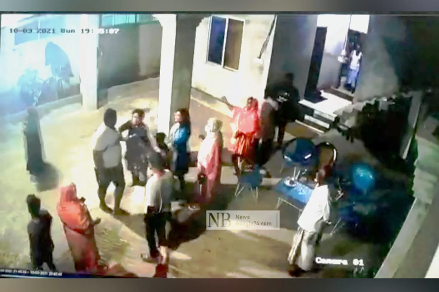 বাড়িতে ঢুকে নারীকে ছুরিকাঘাত