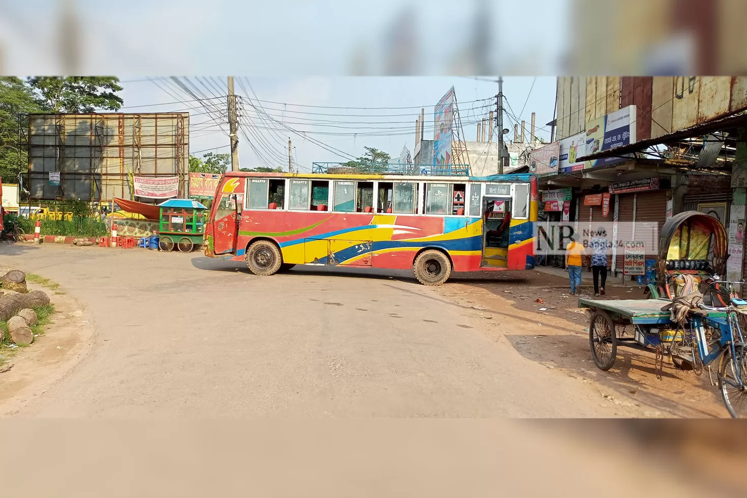 বাস-ভাড়া-নিয়ে-তর্ক-আড়াই-ঘণ্টা-অচল-মহাসড়ক