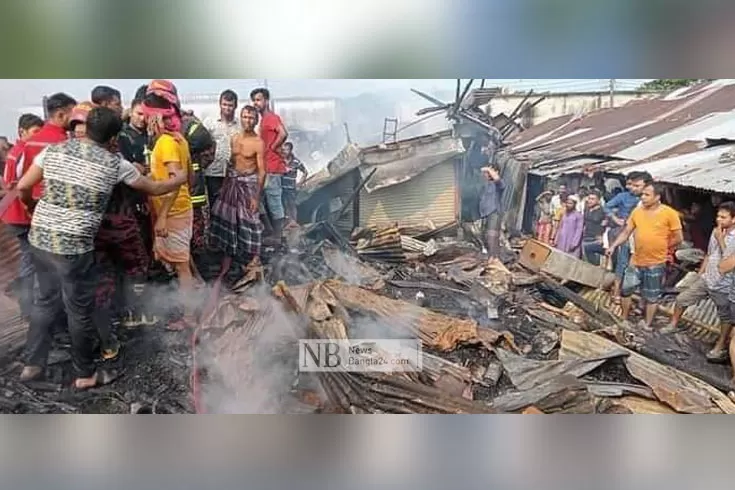 আগুনে পুড়ল অর্ধশতাধিক দোকান, নিঃস্ব ব্যবসায়ী