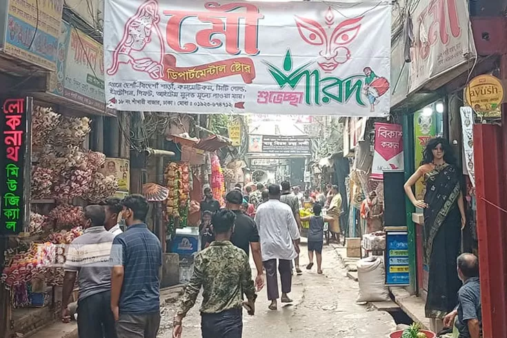 পূজার-কেনাকাটায়-জমজমাট-শাঁখারীবাজার