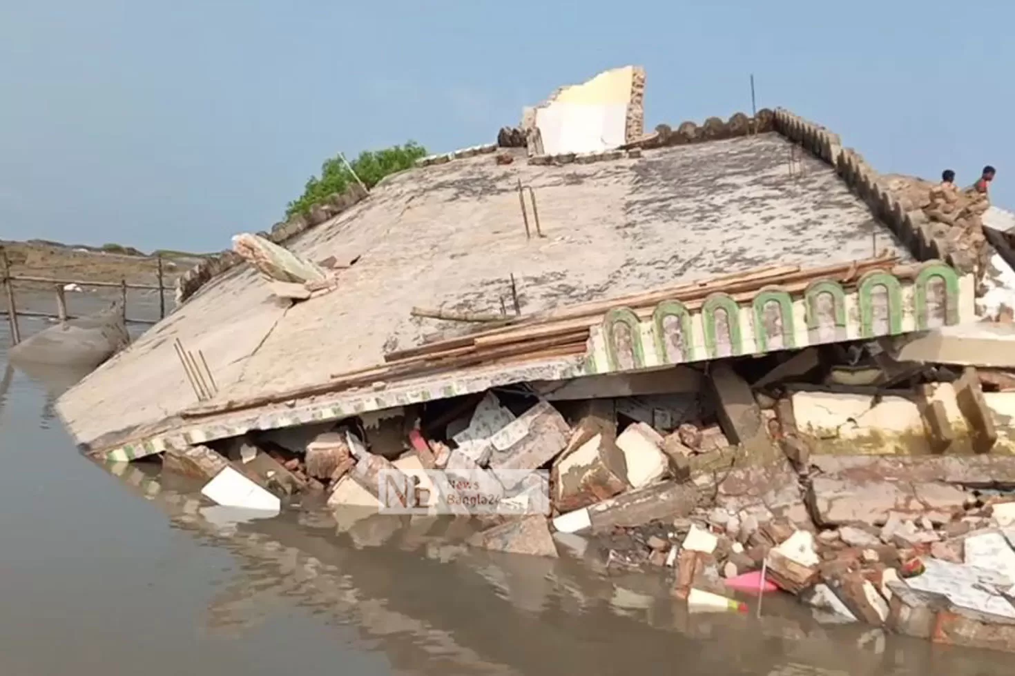 সাতক্ষীরার সেই মসজিদ নদীগর্ভে