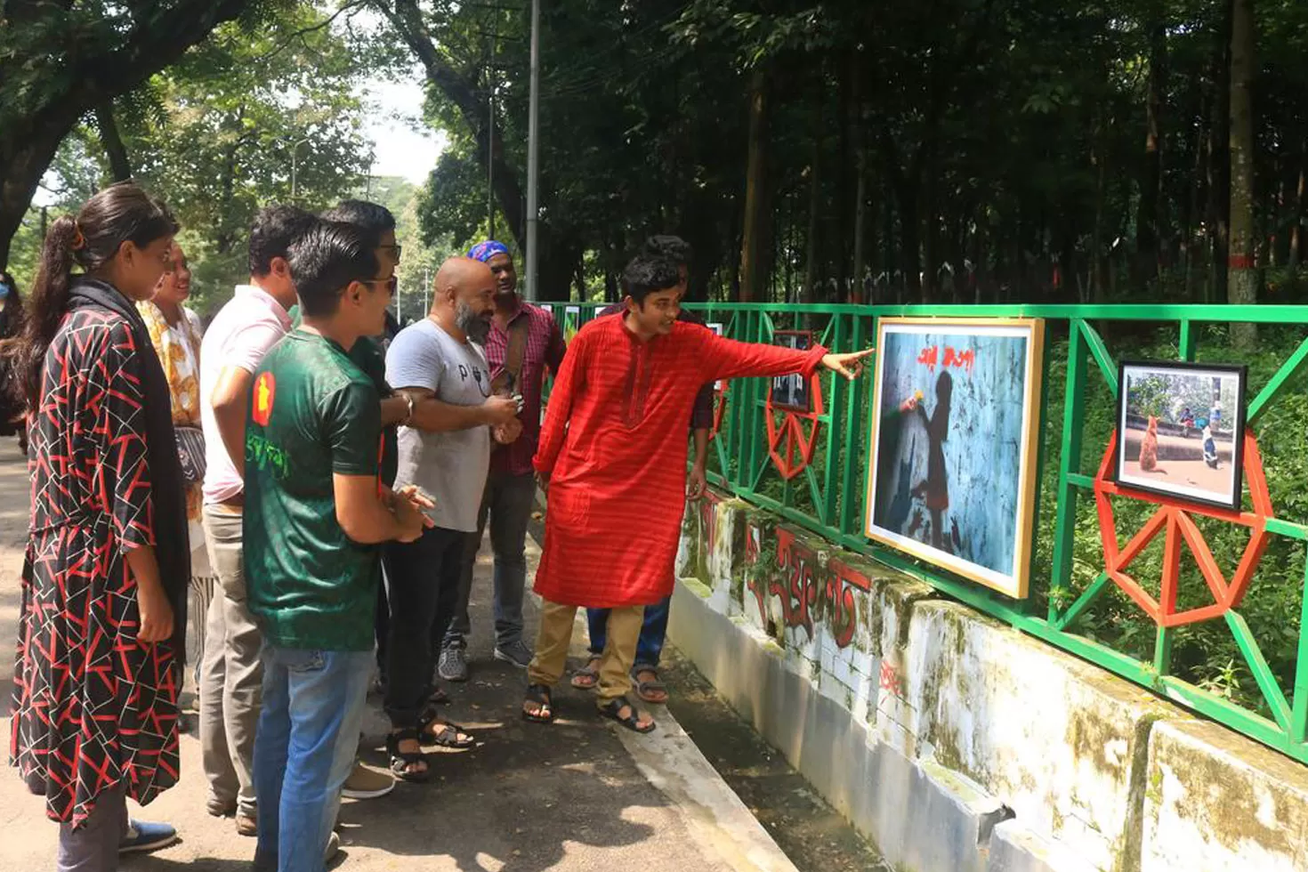 সিআরবি রক্ষায় চাটগাঁর ছবিয়ালের ব্যতিক্রমী প্রতিবাদ