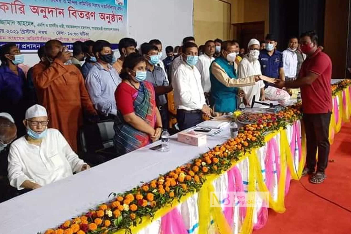 মণ্ডপে-ব্যক্তিগত-টাকা-আর-সরকারি-চাল-দিলেন-মন্ত্রী