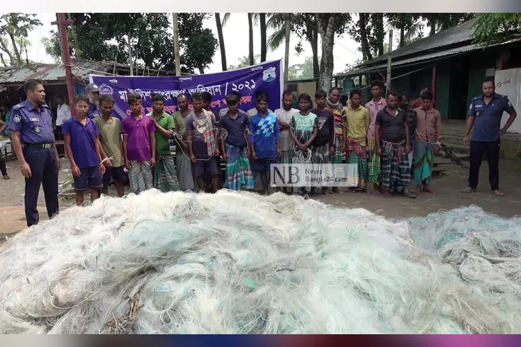 নিষেধাজ্ঞা অমান্য করে ইলিশ শিকার: চাঁদপুরে ২১ জেলে গ্রেপ্তার