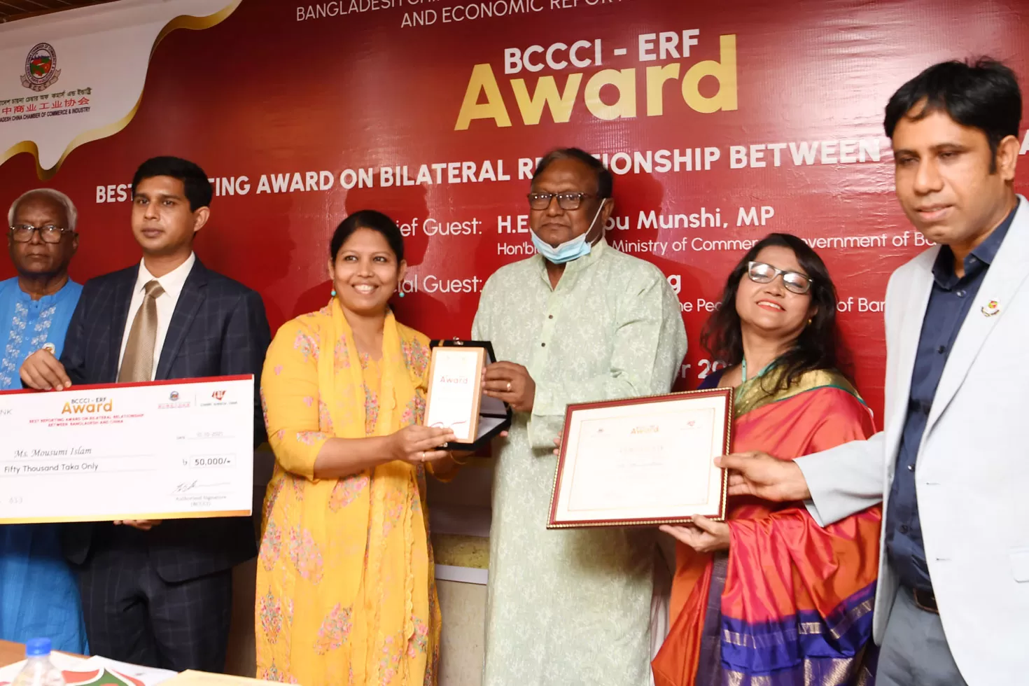 সাংবাদিকতার পুরস্কার জিতলেন নিউজবাংলার মৌসুমী ইসলাম