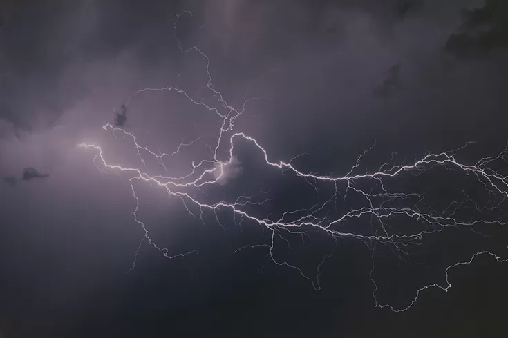 বজ্রপাতে পদ্মায় ৩ জেলের মৃত্যু
