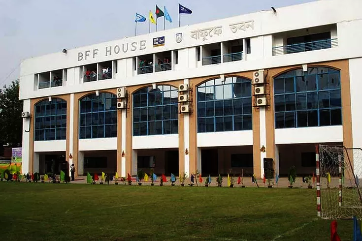 বকেয়া আদায়ে বাফুফেতে ডিএসসিসির অভিযান