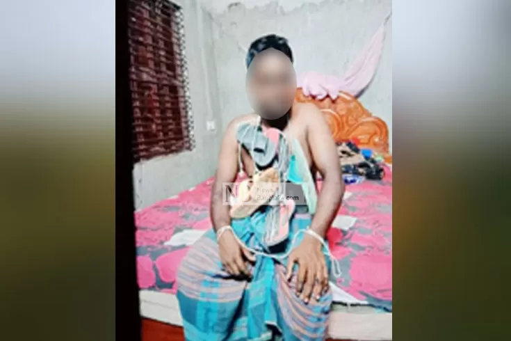 গলায় জুতার মালা পরিয়ে যুবককে নির্যাতনের ছবি ফেসবুকে 