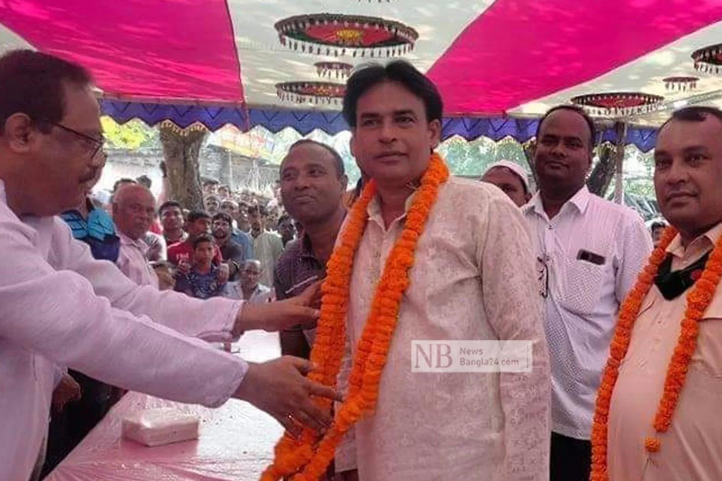 নৌকা না পেয়ে ফিরলেন জাসদে