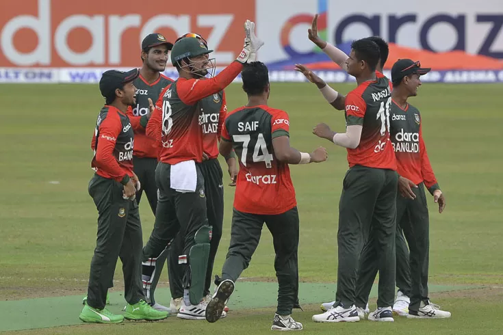 আয়ারল্যান্ডের বিপক্ষে ফিল্ডিংয়ে বাংলাদেশ