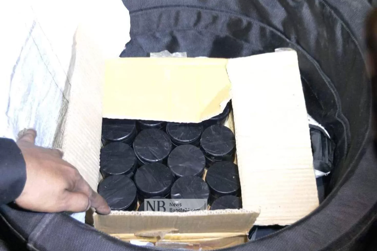 খুলনায় পূজামণ্ডপের কাছে ১৮টি বোমাসদৃশ বস্তু