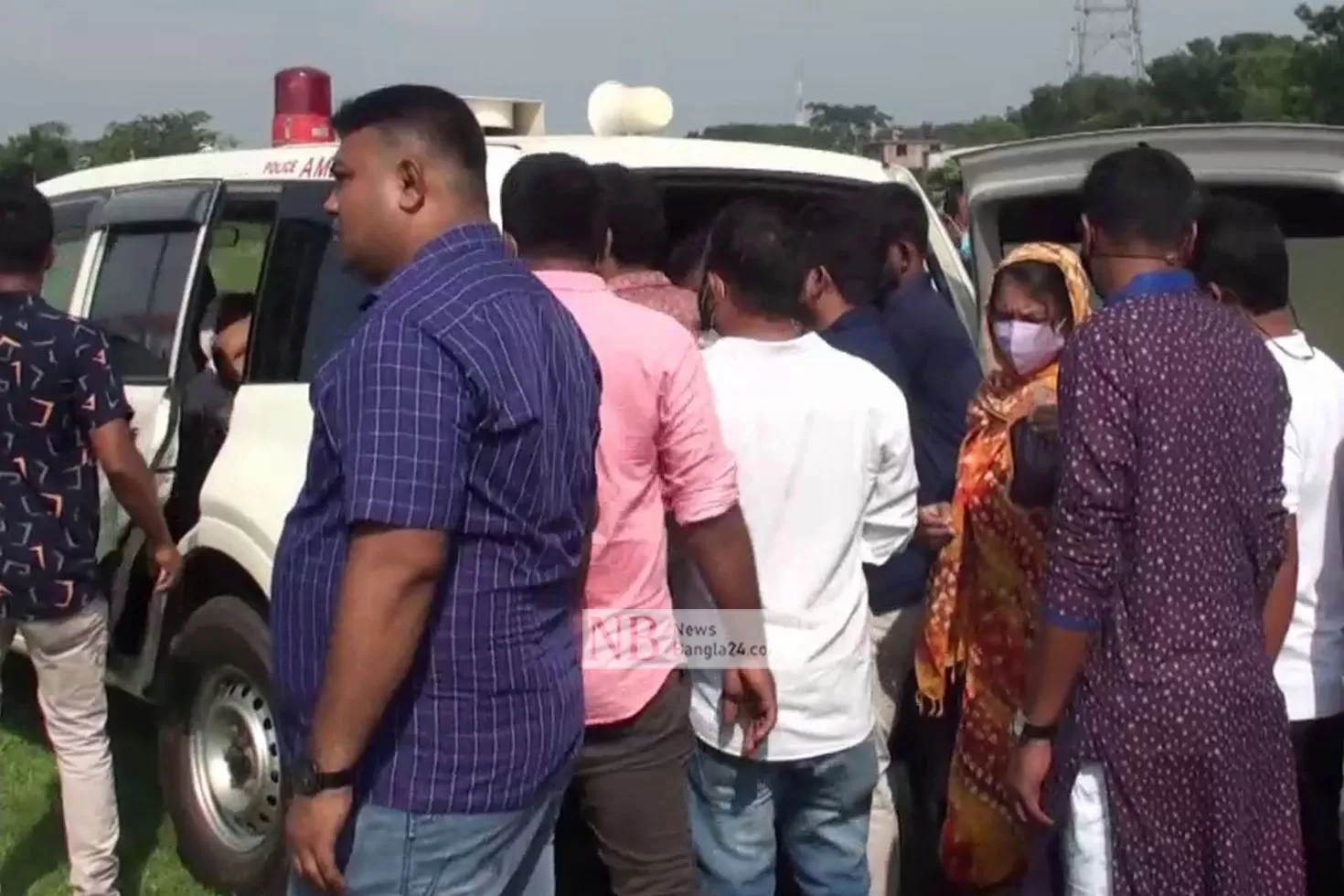 সড়ক দুর্ঘটনায় পুলিশ কর্মকর্তা আহত