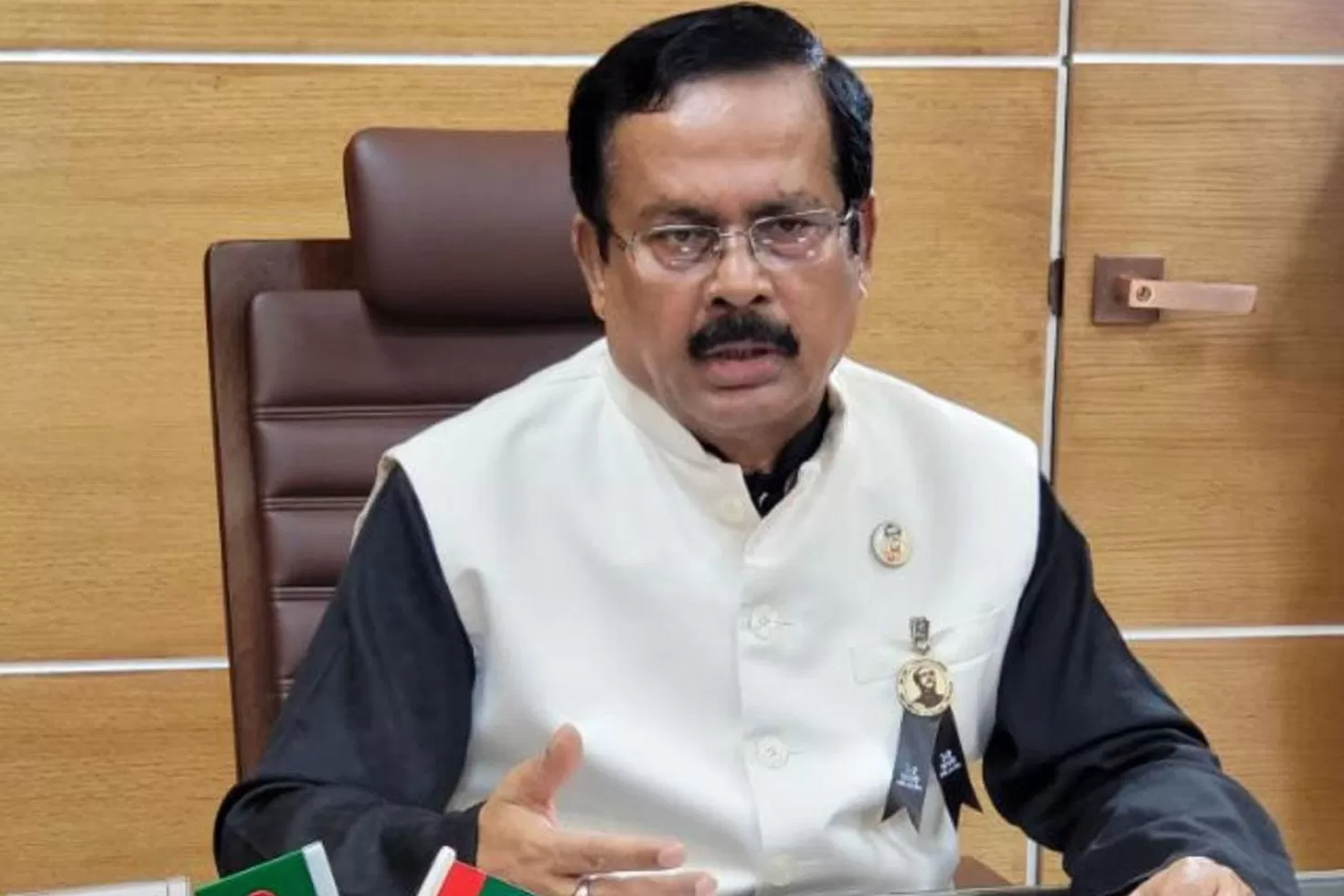 প্রার্থীর পরিচয় গোপনকারীদের শাস্তি চান নানক