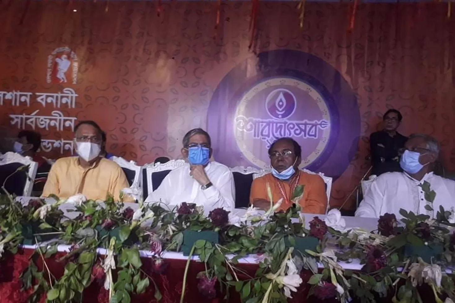 মণ্ডপ ঘুরে ঘুরে পূজার শুভেচ্ছা জানালেন ফখরুল