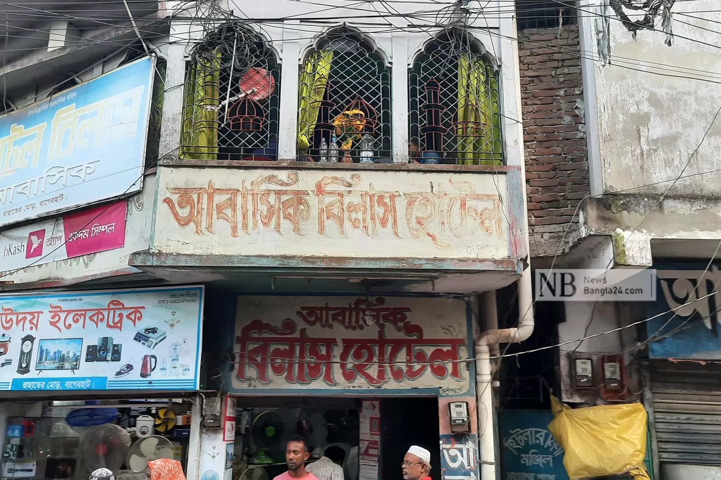 হোটেল কক্ষে নারীর ঝুলন্ত মরদেহ