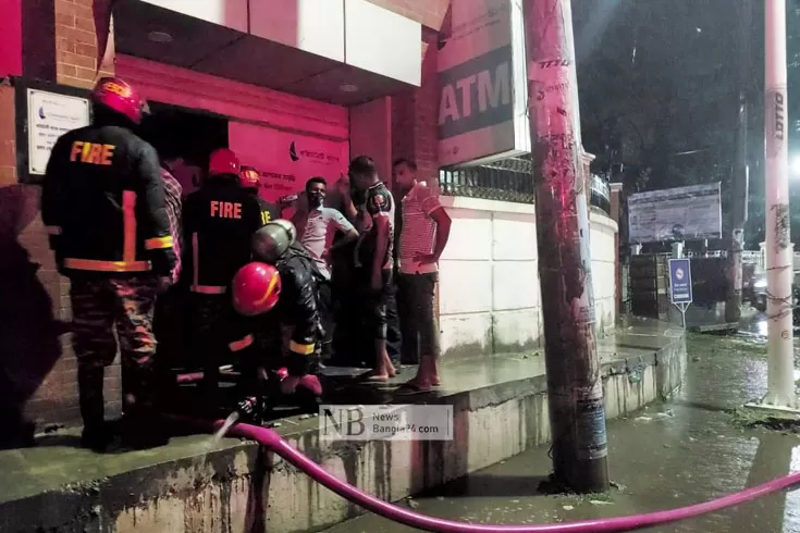 খুলনায় ব্যাংকের বুথে আগুন