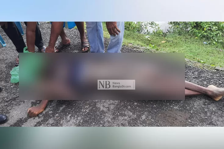 রাস্তার পা‌শে পড়ে ছিল যুবকের মরদেহ