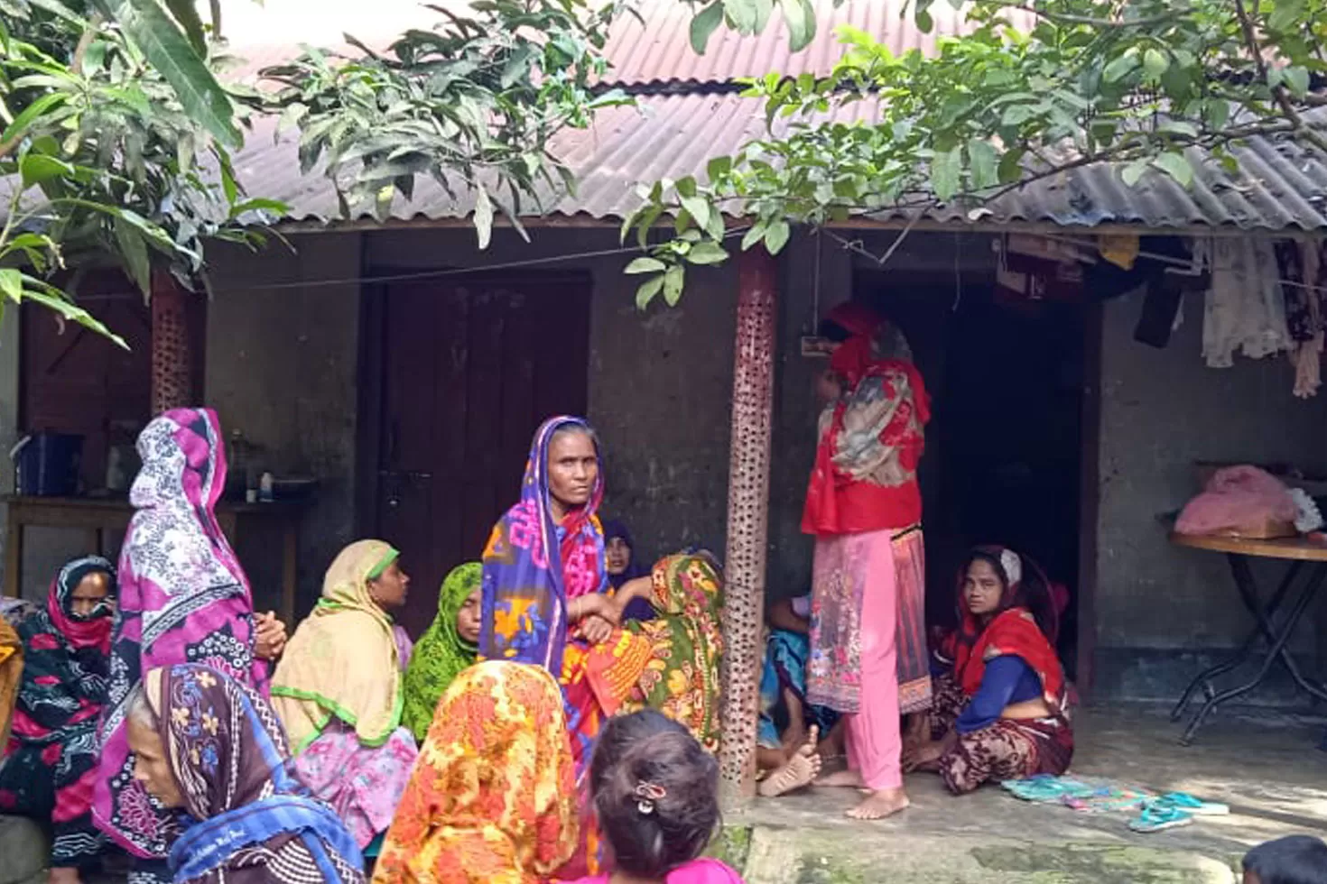 এক পরিবারের ৩ খুন: মামলা করার লোক নেই  