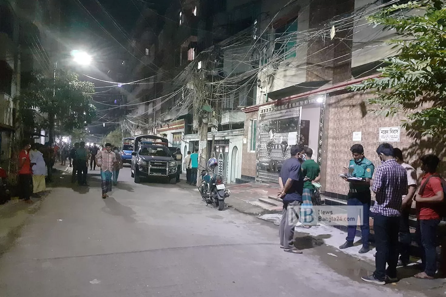 দুর্গন্ধের উৎস খুঁজে মিলল চিকিৎসকের মরদেহ