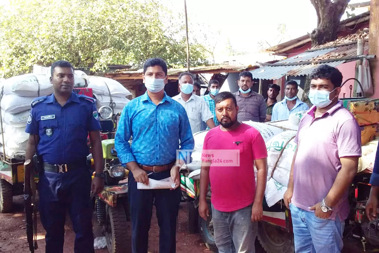 ৯৯৯-এ কল দিয়ে ভেজাল টিএসপি ধরিয়ে দিলেন কৃষক