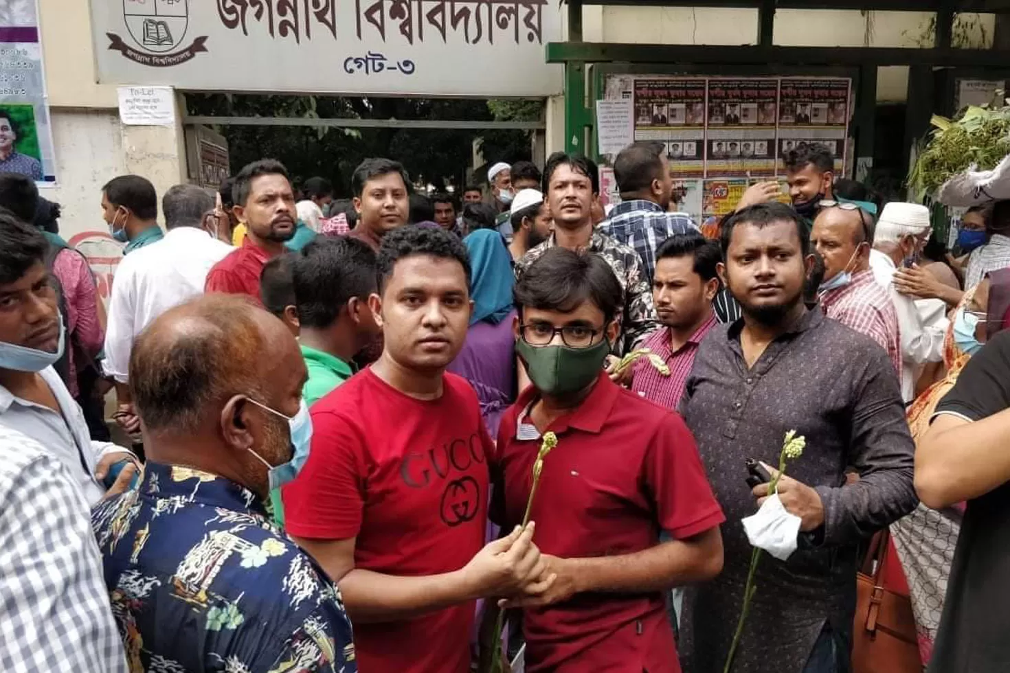 জগন্নাথে ছাত্রদল-ছাত্রলীগের হাতাহাতি, আহত দুই