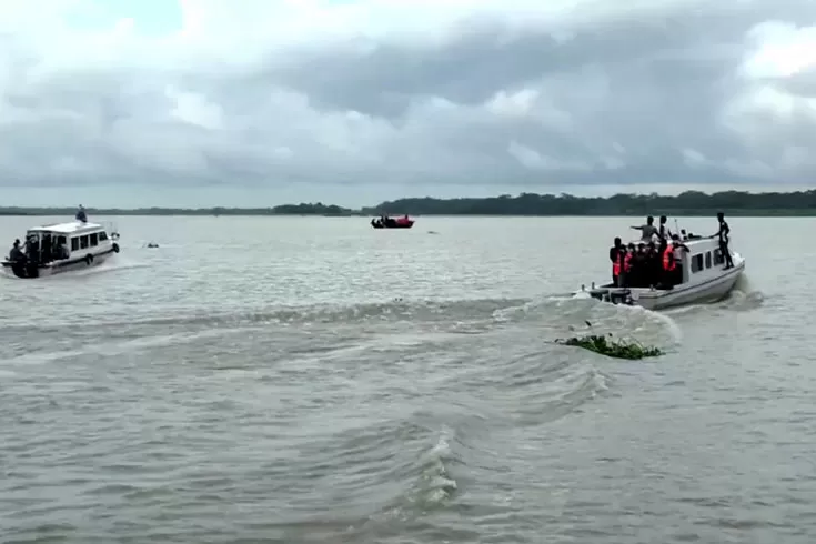হোম ডেলিভারি হচ্ছে মা ইলিশ