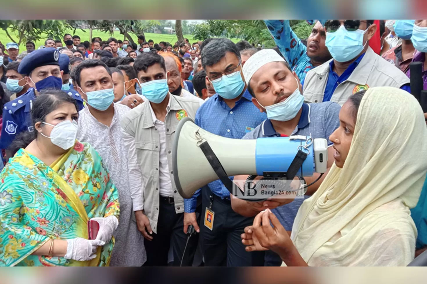 পীরগঞ্জে-সহিংসতার-শিকার-হিন্দুপাড়ায়-স্পিকার