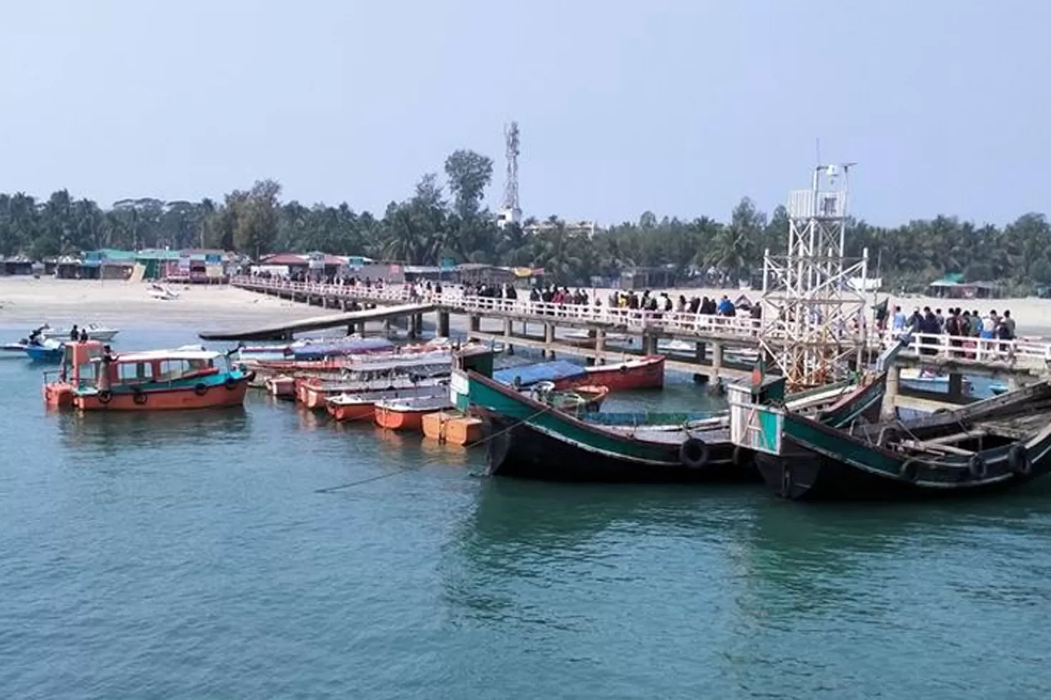 টেকনাফে-ফিরছেন-সেন্ট-মার্টিনে-আটকা-পড়া-পর্যটকরা