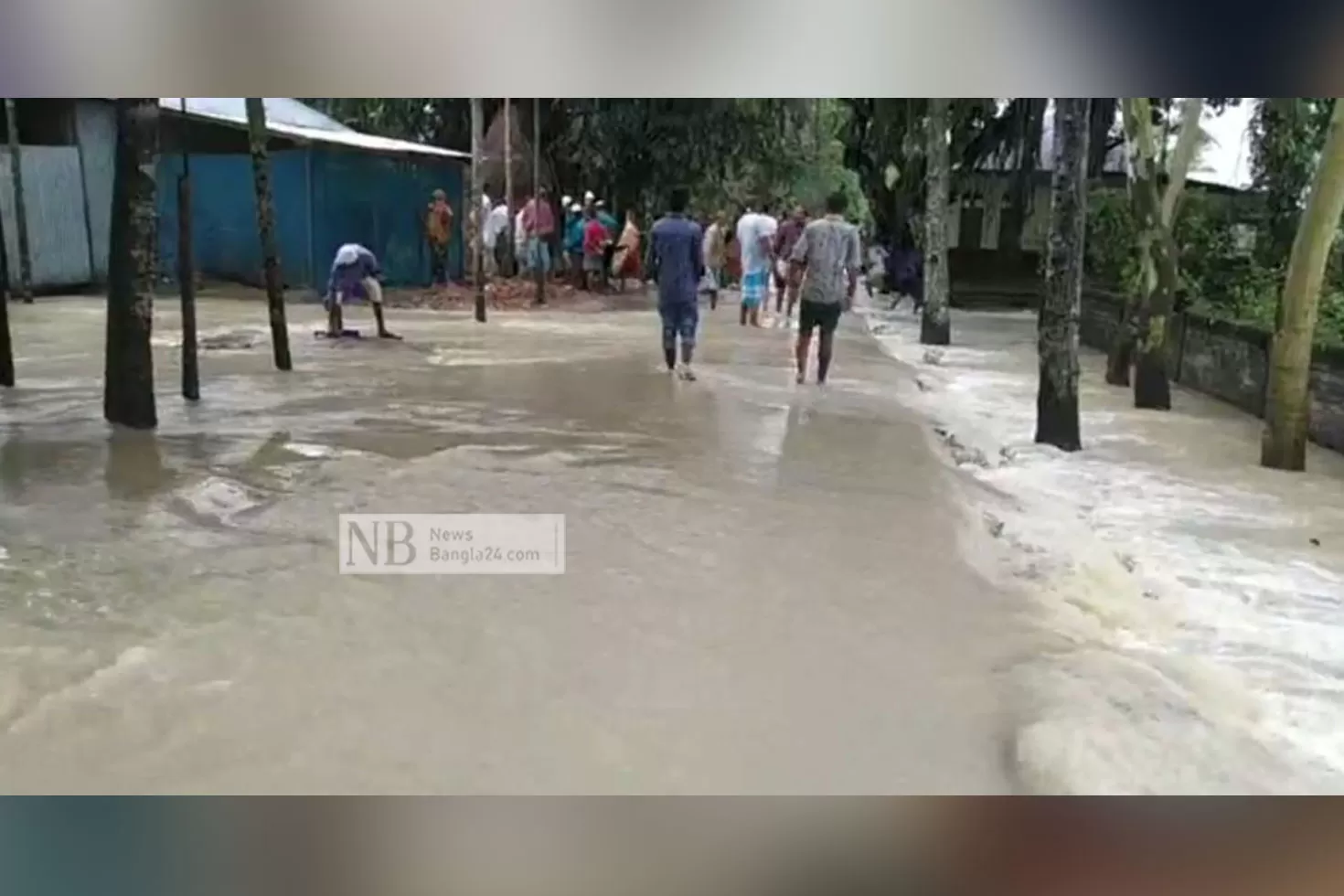 তিস্তার-পাড়ে-সতর্ক-করে-মাইকিং