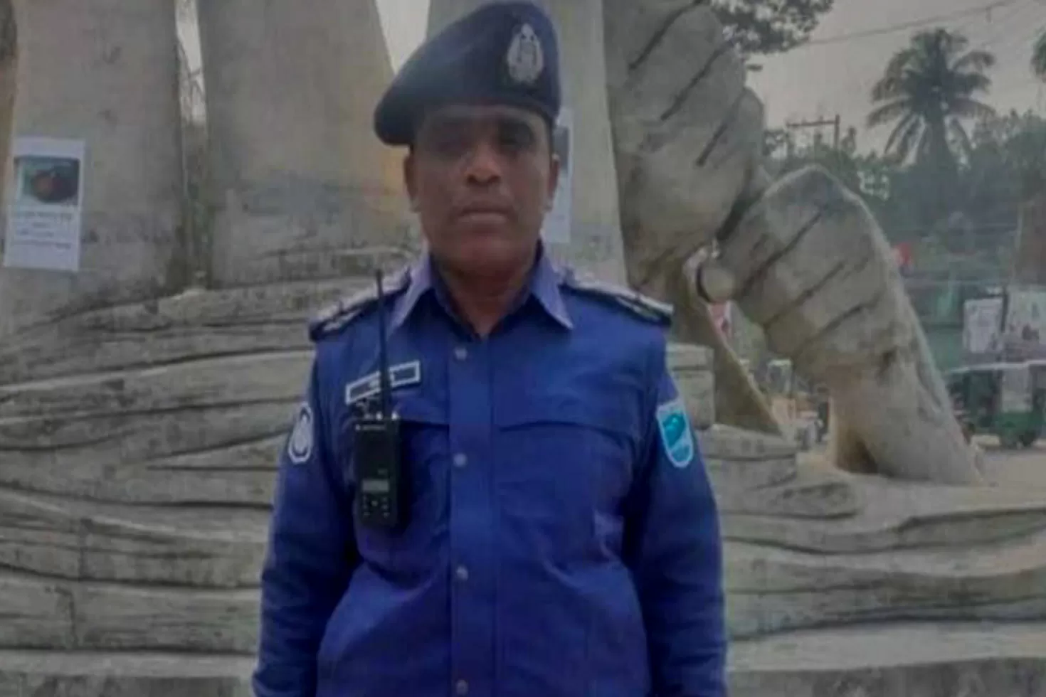 নিজের ঘরে পড়ে ছিল পুলিশ কর্মকর্তার মরদেহ
