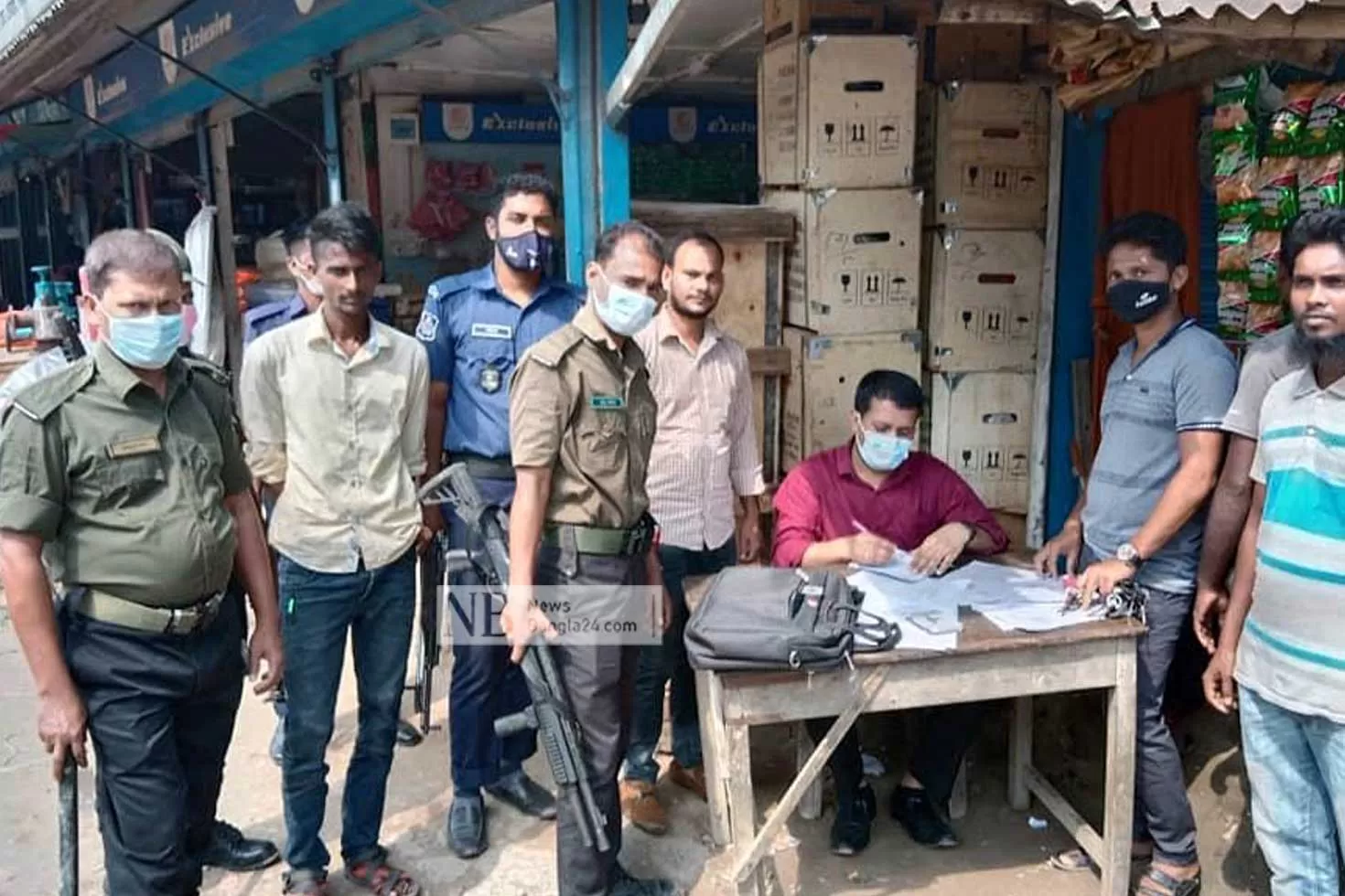 ফরিদপুরে ফুটপাত দখল: ১৬ জনকে জরিমানা
