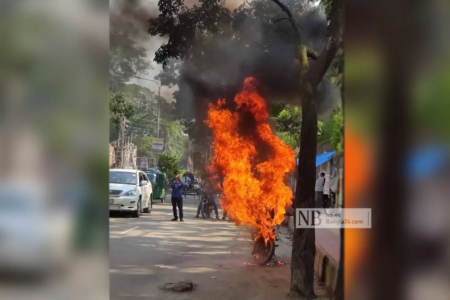 মামলা দেয়ায় বাইক পোড়ালেন আরও এক চালক