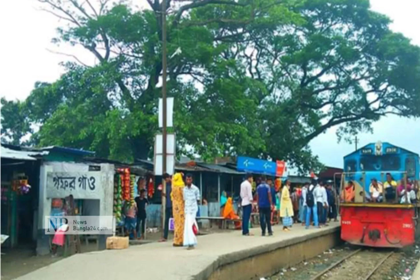 রেললাইন পারের সময় রিকশাচালক নিহত