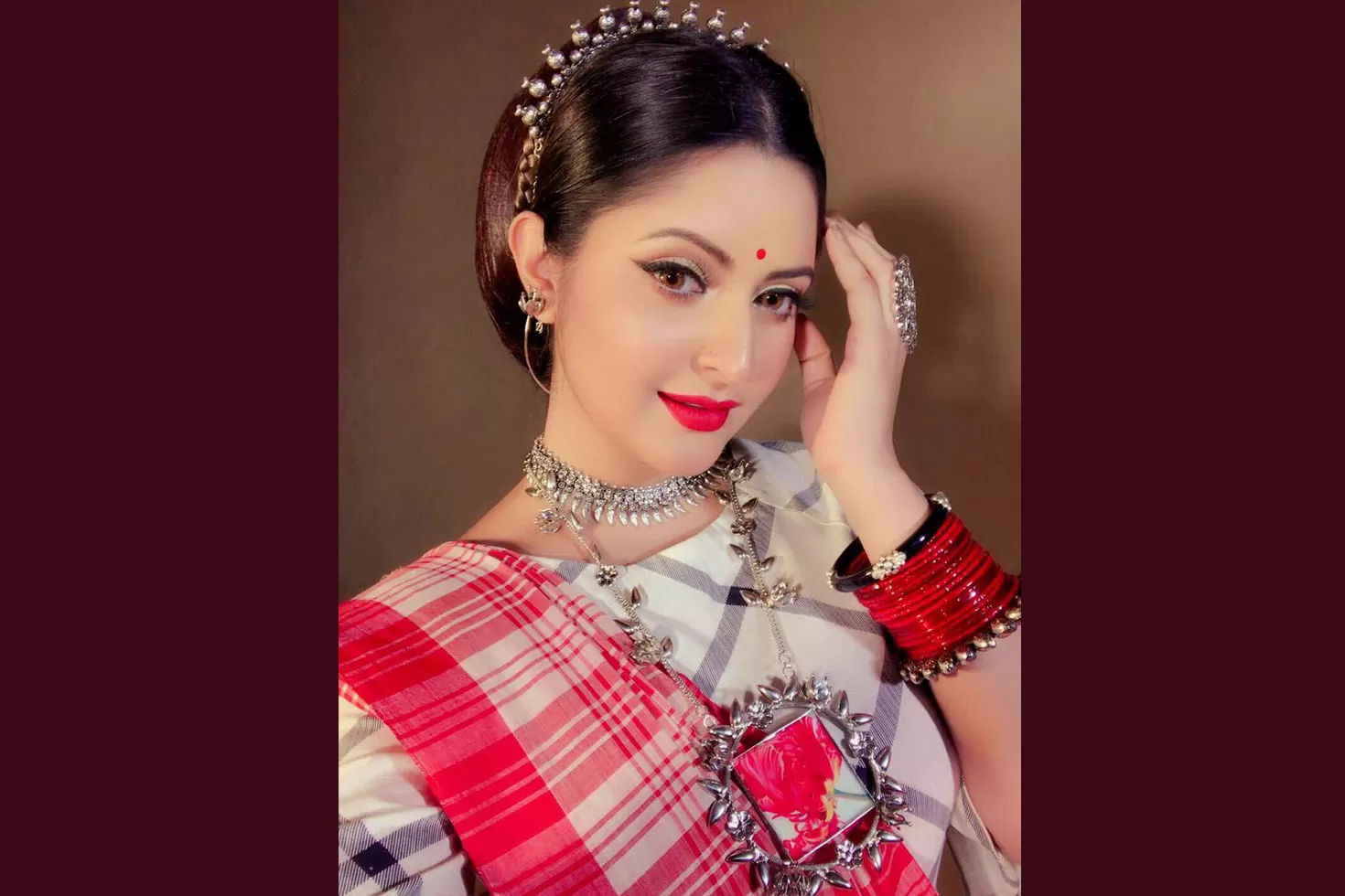 লাল-সাদার-জন্মদিনে-পরীর-এবার-২৭