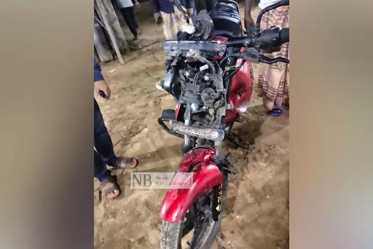২ মোটরসাইকেলে লরির ধাক্কায় নিহত ২ চালক