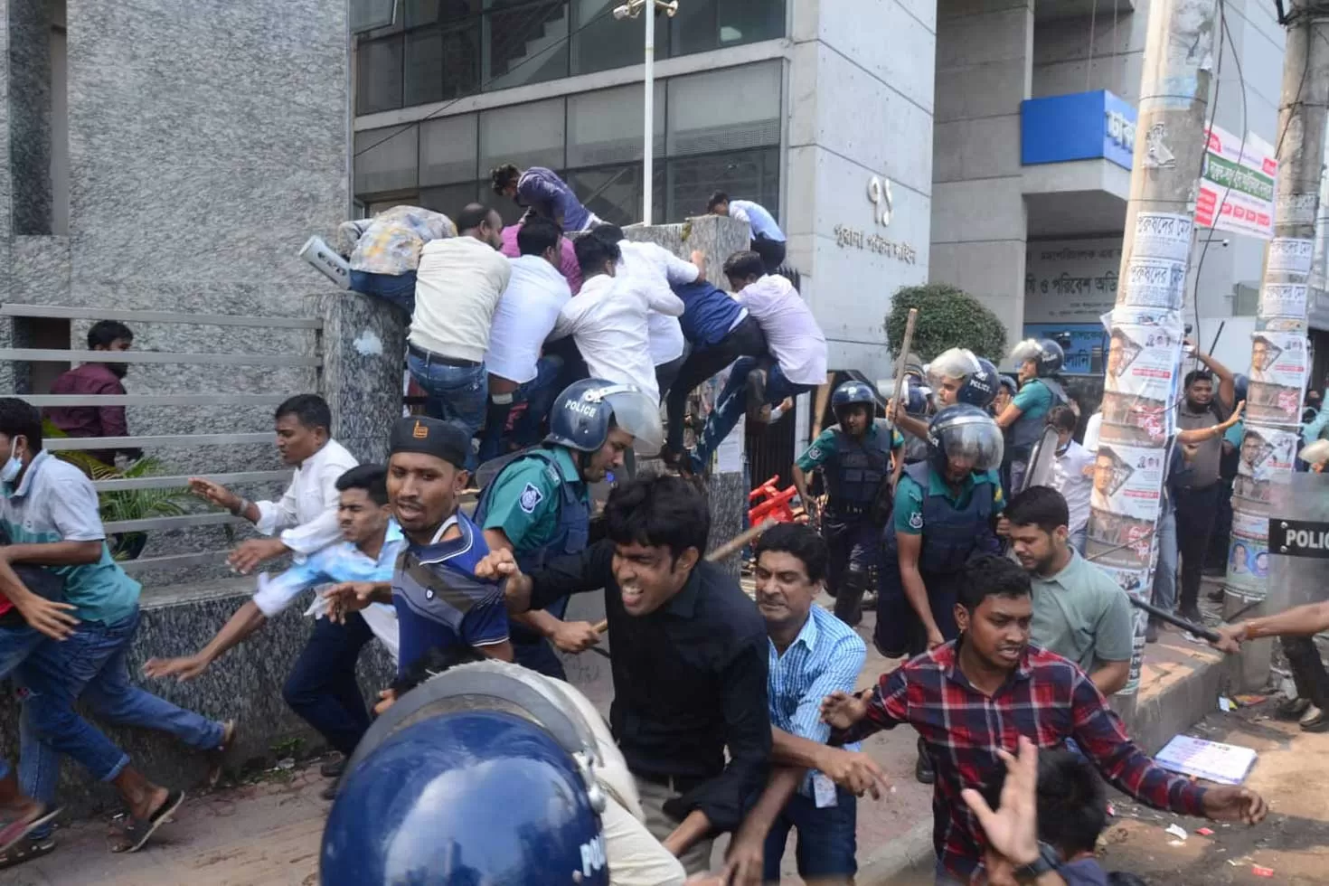পুলিশ বাধা দিলেই বিশৃঙ্খলা করে বিএনপি: স্বরাষ্ট্রমন্ত্রী