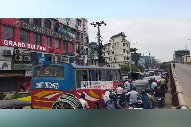 ফাটলে-বন্ধ-ফ্লাইওভার-বহদ্দারহাটের-রাস্তায়-দুর্ভোগ