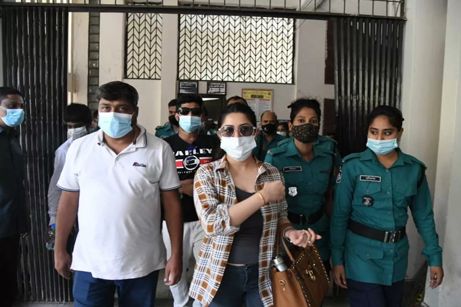 আদালতে পরীমনি