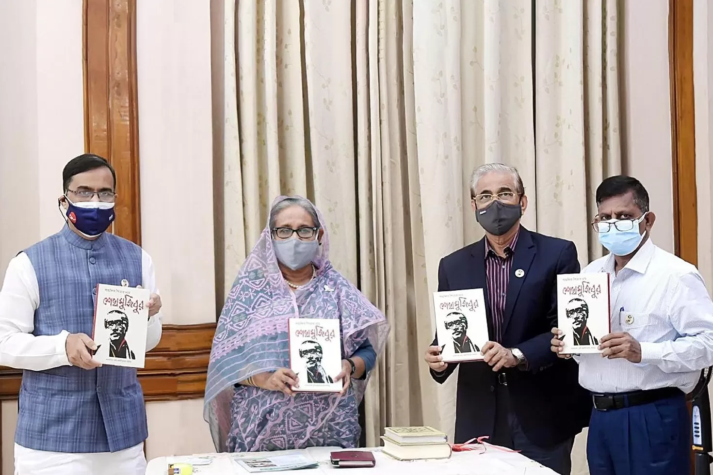 ‘বাঙালির পিতার নাম শেখ মুজিবুর’ গ্রন্থের মোড়ক উন্মোচন
