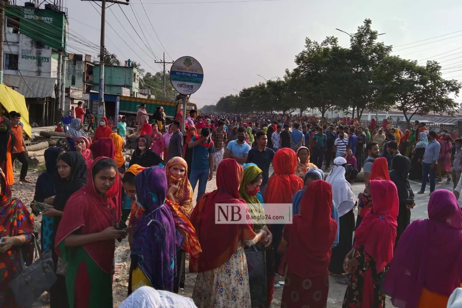 পোশাকশ্রমিকদের অবরোধে অচল ঢাকা-ময়মনসিংহ মহাসড়ক